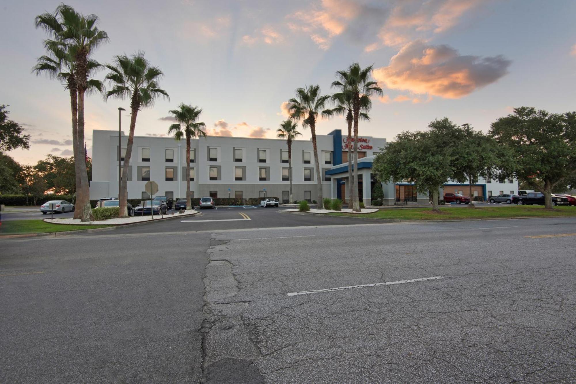 Hampton Inn & Suites Pensacola I-10 N At University Town Plaza Bagian luar foto