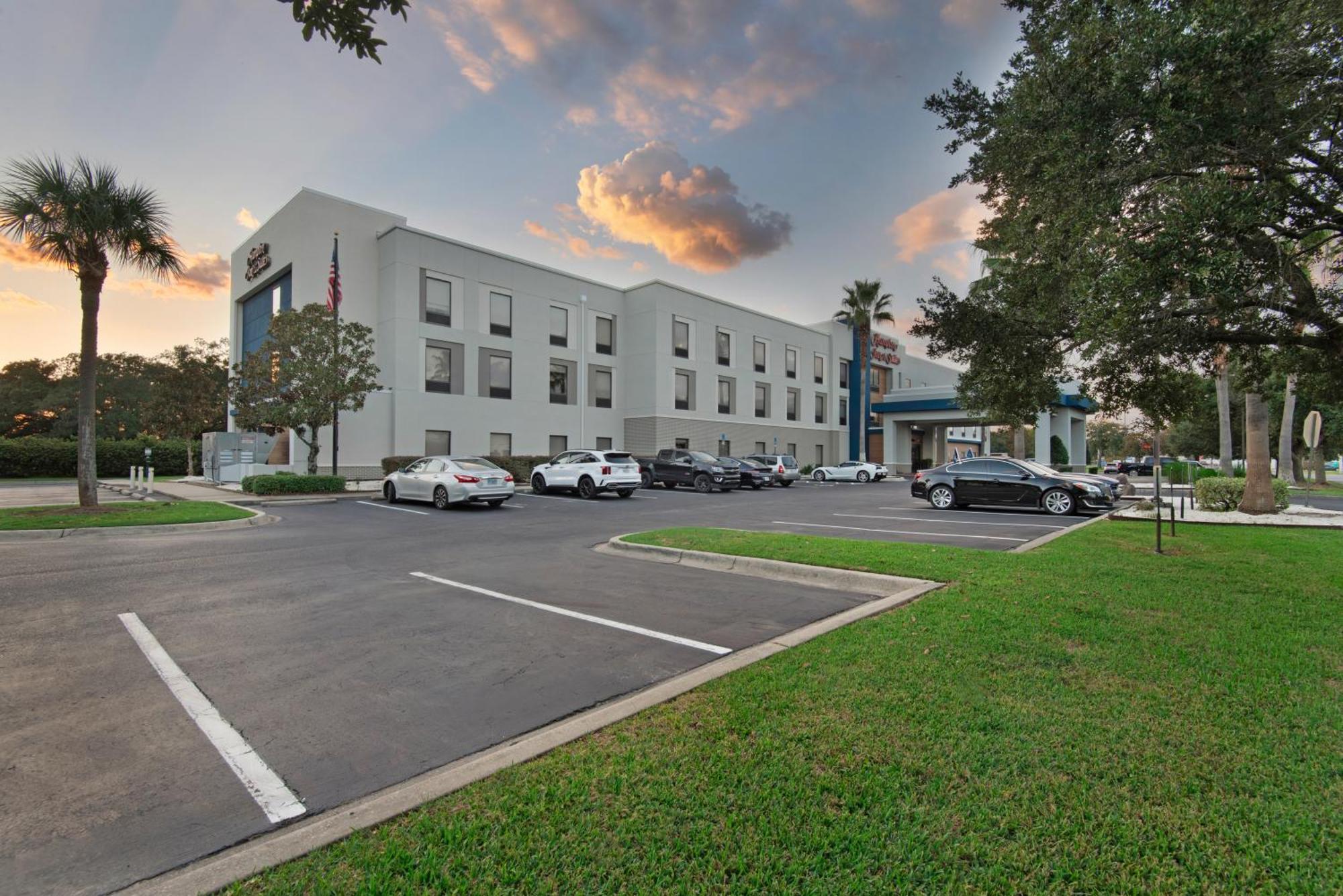Hampton Inn & Suites Pensacola I-10 N At University Town Plaza Bagian luar foto
