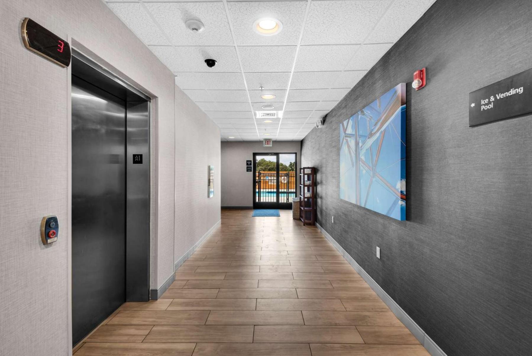 Hampton Inn & Suites Pensacola I-10 N At University Town Plaza Bagian luar foto