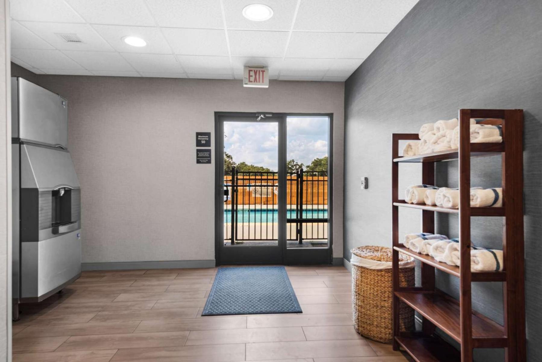 Hampton Inn & Suites Pensacola I-10 N At University Town Plaza Bagian luar foto